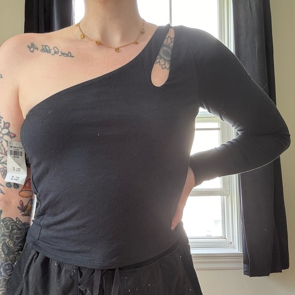 Abercrombie & Fitch Long Sleeve One Shoulder Cutout Top - Picture 2 of 10